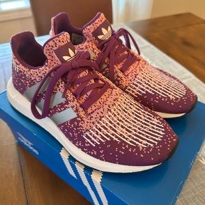 Women Adidas Swift Run size US 8